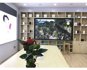 昆明星耀手机城华为体验店-室内P2.5全彩屏